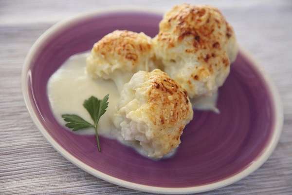 Cauliflower gratin with low-calorie béchamel sauce