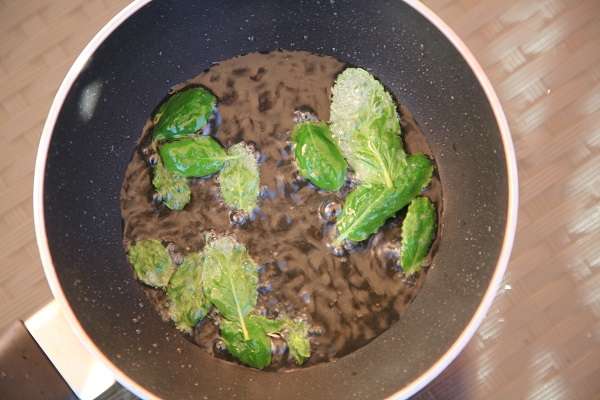 Mint and sprinkle with icing sugar