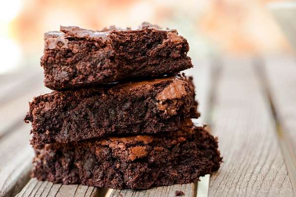 Crunchy brownies with extra virgin olive oil