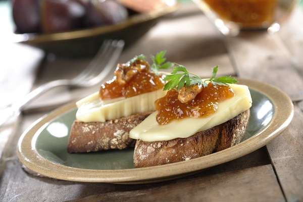 Fig jam, walnuts and soft cheese canapé