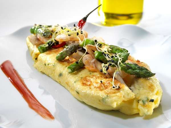 Rolled omelette stuffed with prawns