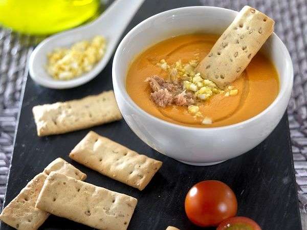 Salmorejo with tuna