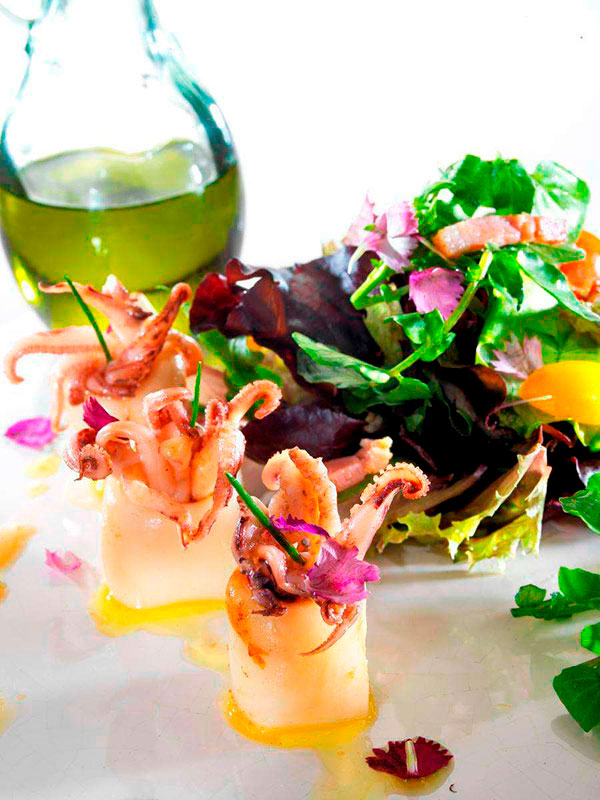 Sautéed squid with mixed salad