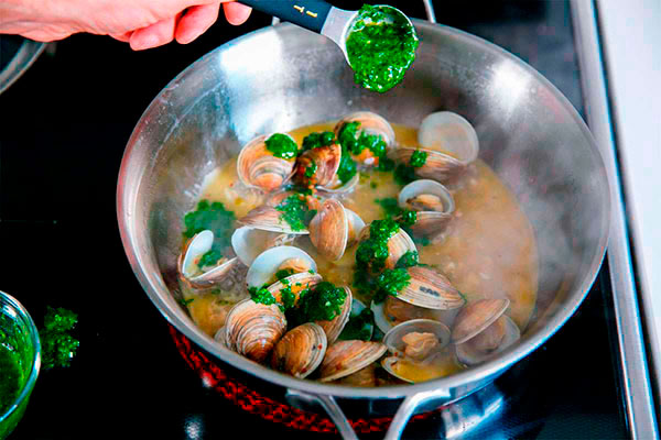 The clams are soaking