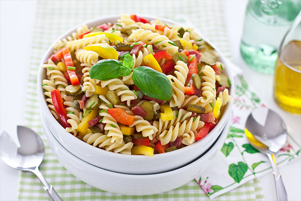 Pasta salad with chicken and bacon