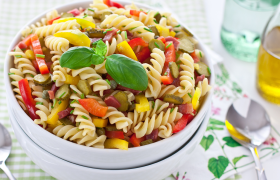 Pasta salad with chicken and bacon
