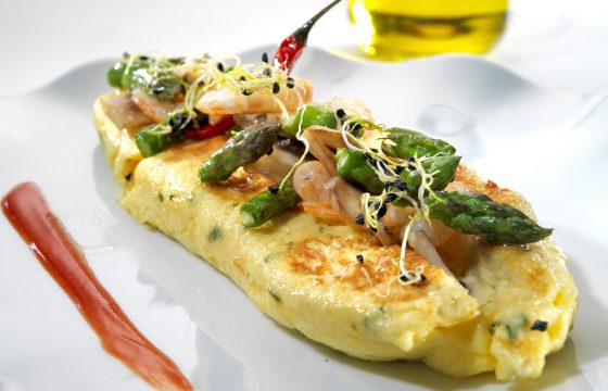 Rolled omelette stuffed with prawns