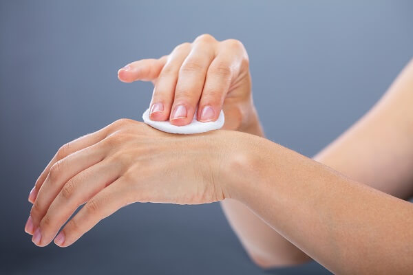 Moisturize your hands with cotton