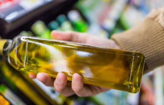How cold weather affects olive oil in homes and supermarkets