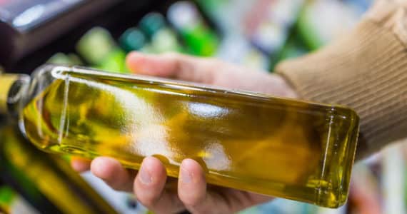How cold weather affects olive oil in homes and supermarkets